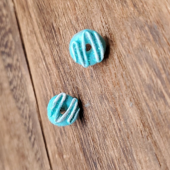 E210 Blue Sprinkle Frosted Donut Earrings Cute Trendy! - Picture 1 of 2